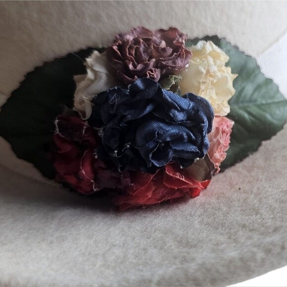 Vintage Wool Felt Hat Cream Floral Accent USA Made Cottagecore Garden Party main image 8